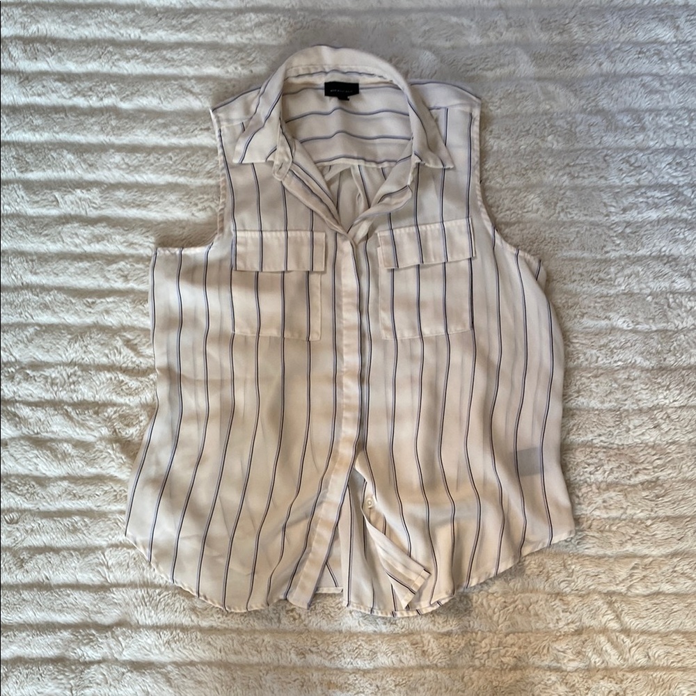 Who What Wear Off-White Sleeveless Blouse with Vertical Pinstripes